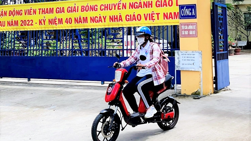 Học sinh được tô son, nhuộm tóc ở Cà Mau: Phụ huynh người đồng tình, người phản đối