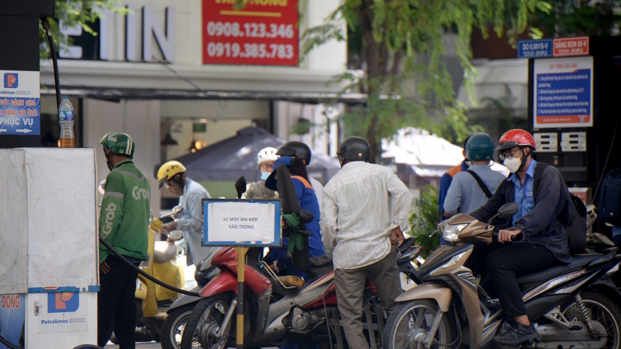 Một số cửa hàng xăng dầu ở TP.HCM thiếu hàng cục bộ trong ngày