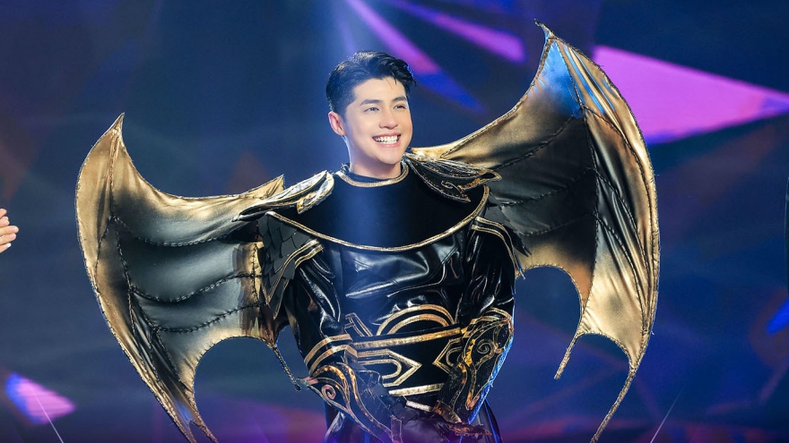 "Hoàng tử Rồng" trong "Ca sĩ mặt nạ" bất ngờ lộ diện là Noo Phước Thịnh