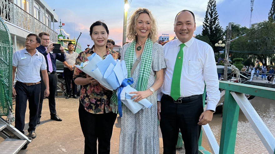 Đoàn du khách quốc tế đầu tiên đến Cần Thơ trên du thuyền 5 sao