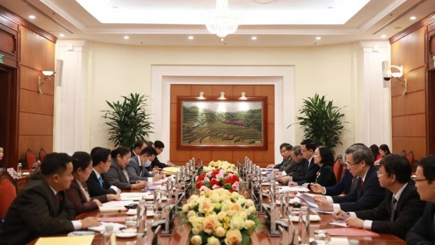 Trưởng Ban Tổ chức Trung ương hội đàm với người đồng cấp của Đảng NDCM Lào