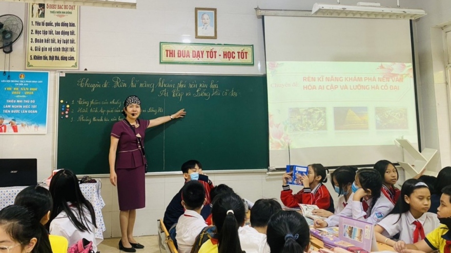 Nữ giáo viên vượt bạo bệnh kiên trì bám trường, bám lớp