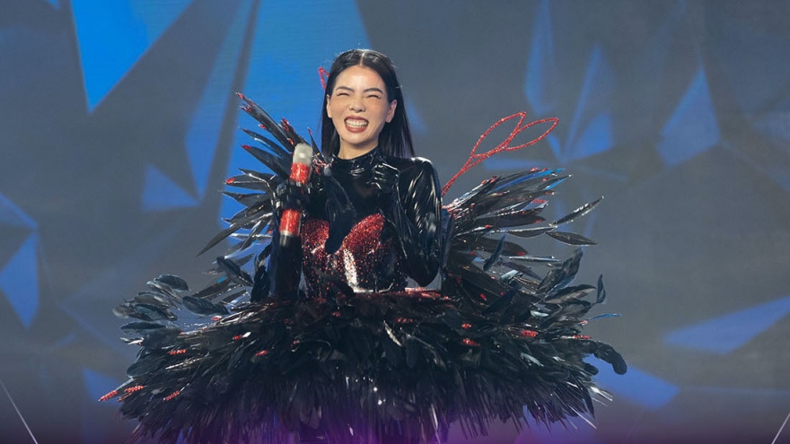 Lệ Quyên bất ngờ xuất hiện tại Chung kết "Ca sĩ mặt nạ"