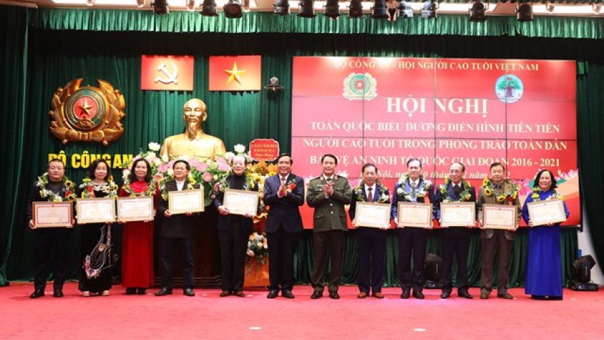 Biểu dương điển hình tiên tiến người cao tuổi trong bảo vệ an ninh Tổ quốc