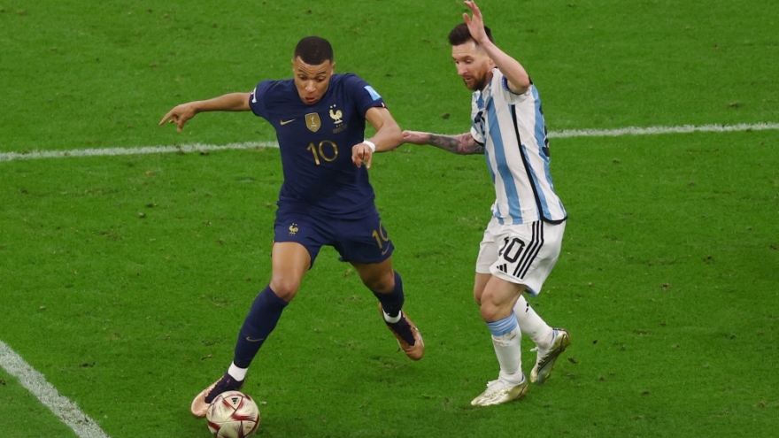 HLV Christophe Galtier tiết lộ mối quan hệ của Mbappe với Messi