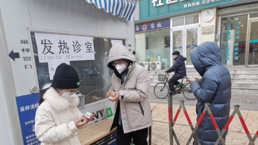 Trung Quốc hạ cấp quản lý Covid-19, bỏ cách ly tập trung