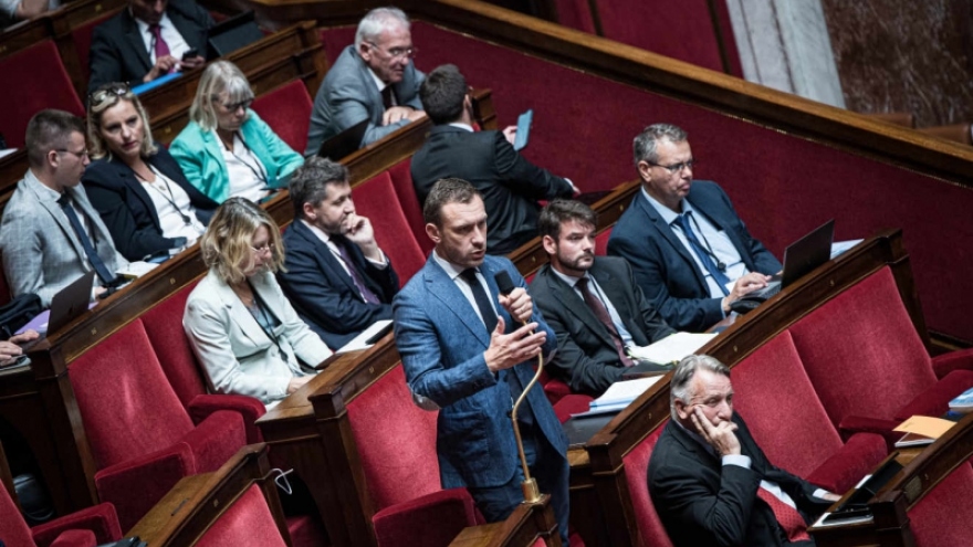 Tổng thống Pháp trì hoãn kế hoạch cải cách hưu trí và những tác động