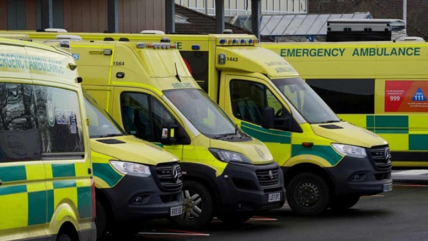 Sau y tá đến lượt nhân viên cứu thương ở Anh đình công