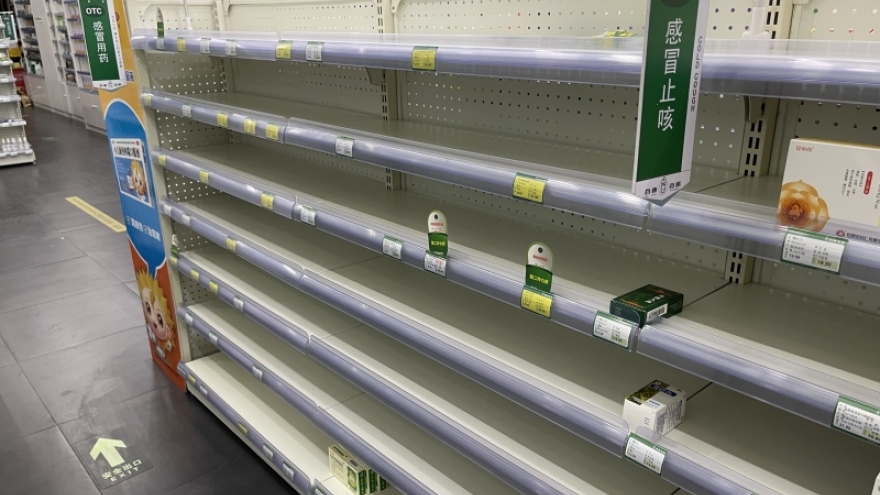 Trung Quốc nới lỏng chống dịch, nhiều loại thuốc cảm sốt cháy hàng