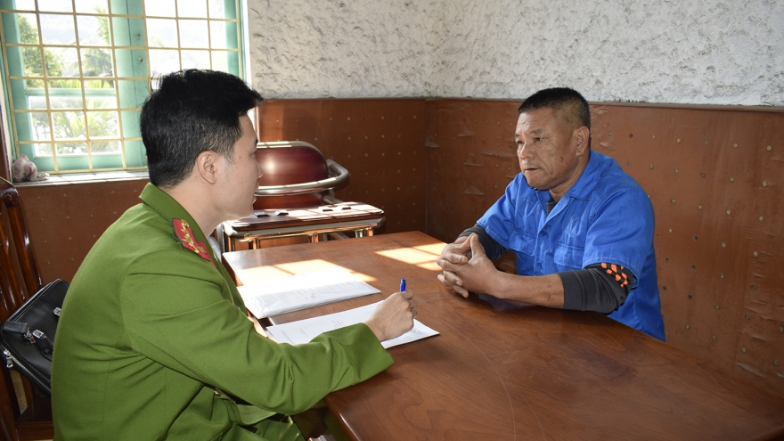 Triệt phá đường dây khai thác hàng vạn mét khối đất trái phép tại Quảng Ninh