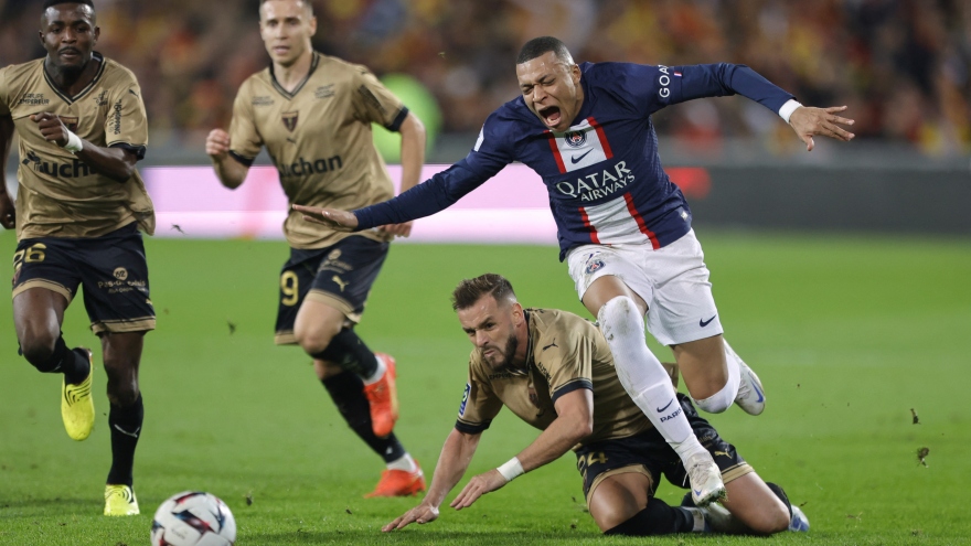 Mbappe im tiếng, PSG gục ngã trước Lens
