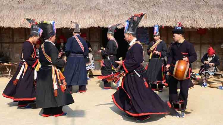 Dao Tien ethnic people enjoy New Year celebrations