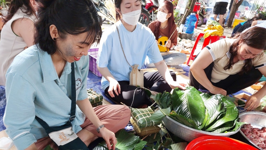 Tết ấm áp cho người vô gia cư ở TP.HCM