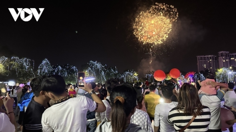 Revelers jubilantly ring in lunar New Year 2023 in Vietnam 