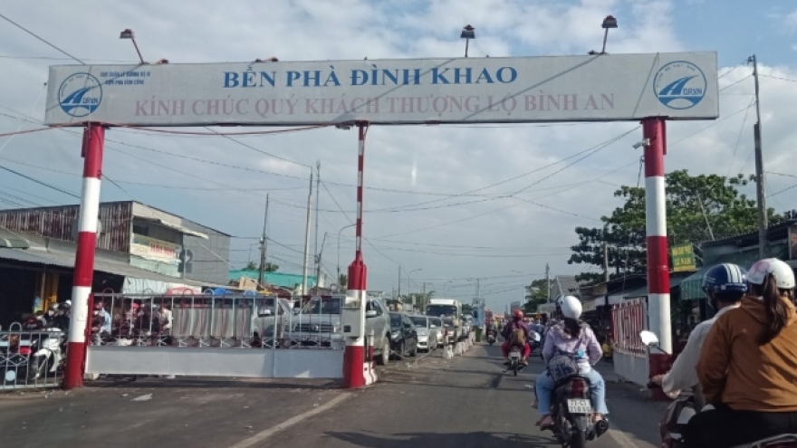 Phà Đình Khao tăng phà, tăng chuyến, hoạt động thông suốt trong ngày tết Quý Mão