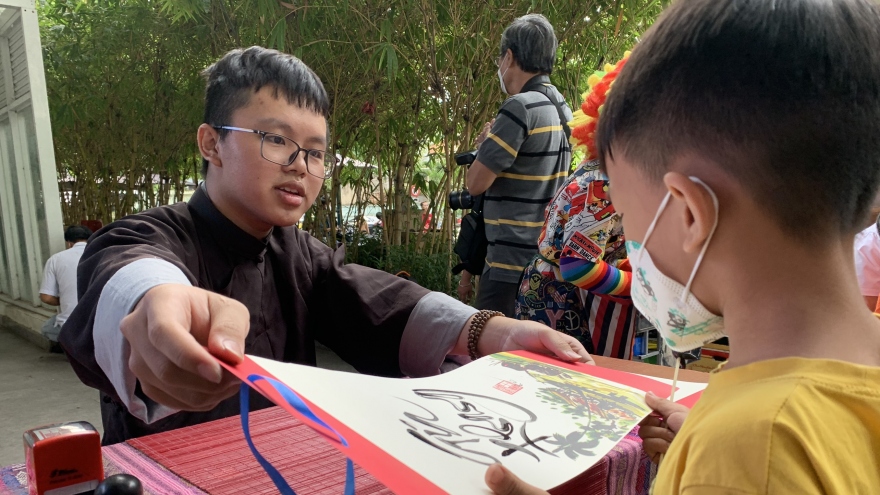 Chăm lo Tết cho con em công nhân khó khăn, mất người thân do COVID-19