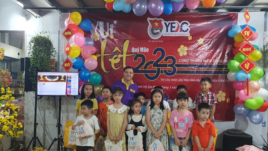 Tết sớm với công nhân khó khăn ở TP.HCM