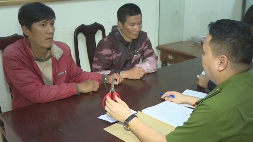Bắt giữ 2 đối tượng giả công an, dùng hung khí cướp tài sản 