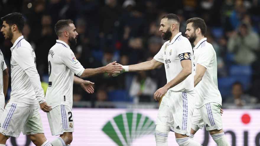 Thắng đậm Elche, Real Madrid rút ngắn khoảng cách với Barca