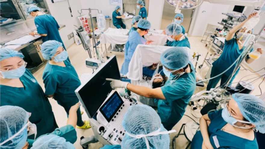 Báo động đỏ, 2 bệnh viện kịp thời cứu sản phụ ngưng tim trên bàn mổ