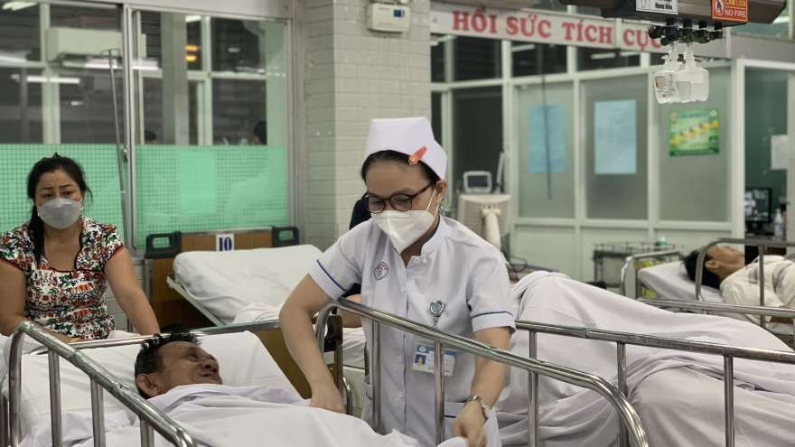 Bệnh viện Chợ Rẫy phải chuyển bệnh nhân đi chụp chiếu vì thiếu thiết bị