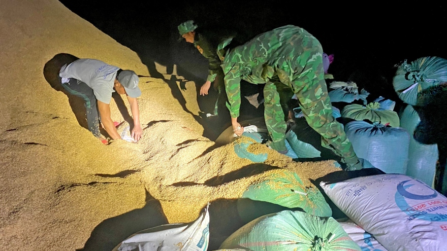 Bắt đối tượng vận chuyển 1,5 tấn đường cát nhập lậu