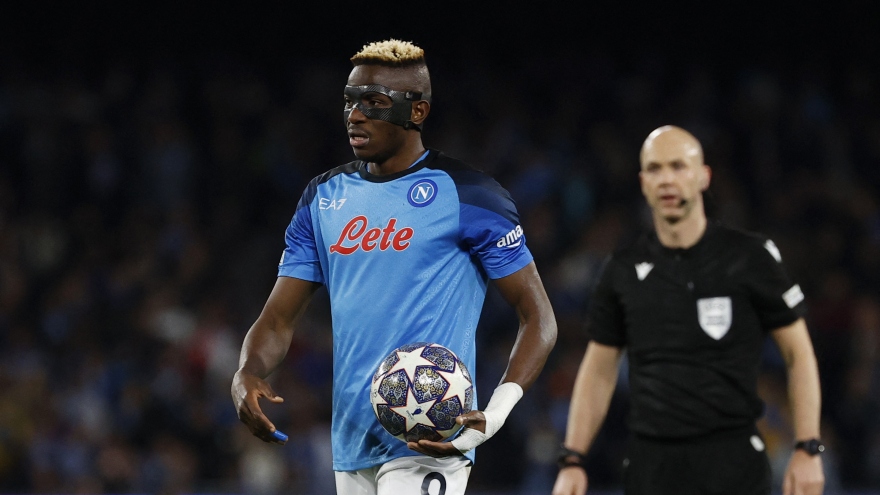 Napoli hét giá kỷ lục cho tiền đạo mục tiêu của MU