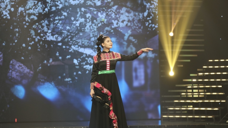 Nữ ca sĩ Hà Thơm - "họa mi" của núi rừng
