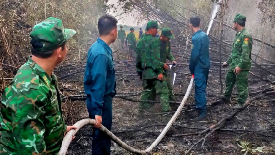 Rừng tràm bị cháy nghi do người dân làm ruộng đốt gốc rạ