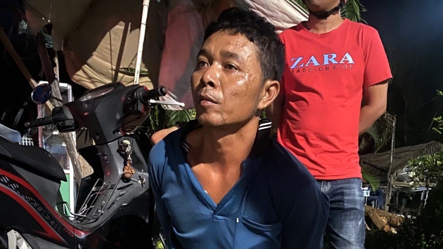 Bắt đối tượng vi phạm nồng độ cồn lấy gạch ném công an