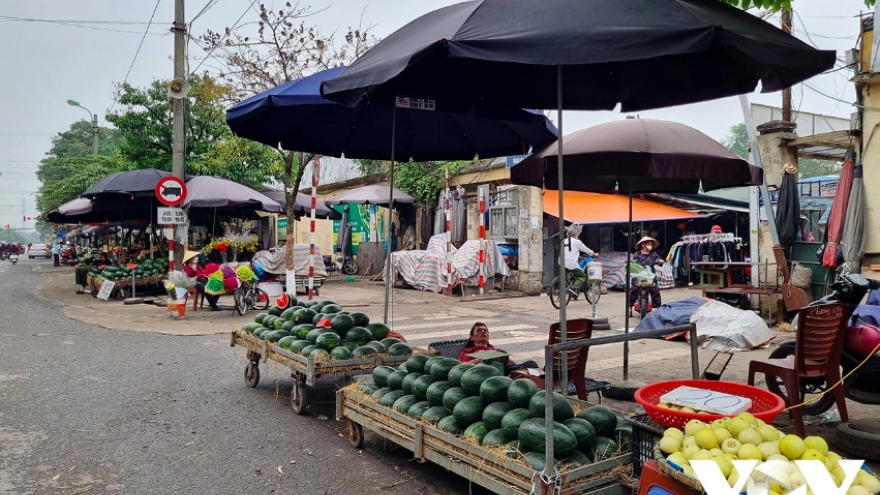 Hà Nội chợ đìu hiu, hàng quán ế ẩm