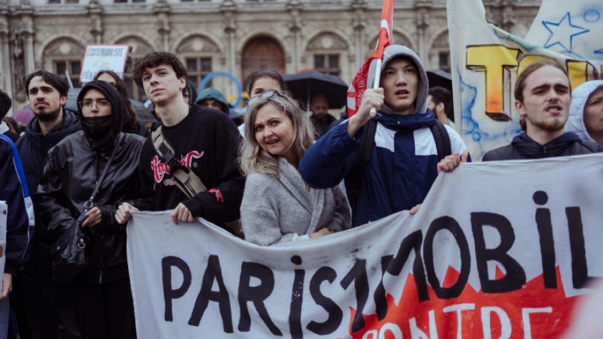 Tổng thống Pháp ký ban hành Luật cải cách hưu trí mới