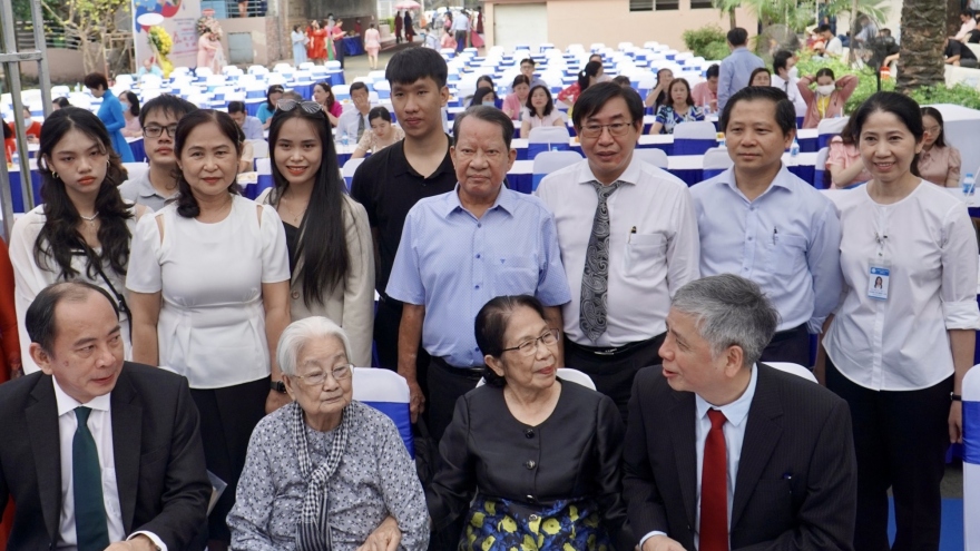 Xúc động cuộc hội ngộ của những “đứa trẻ trong ống nghiệm” sau 25 năm