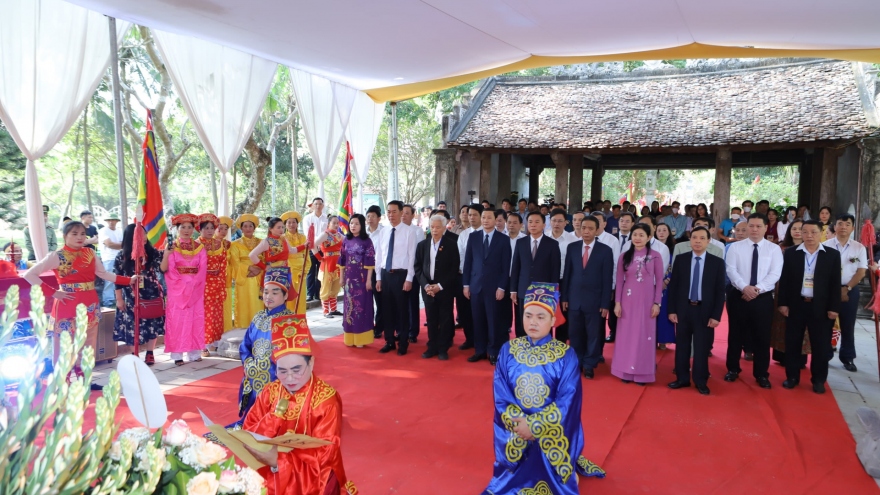 Lễ hội Đền thờ Lê Hoàn đón bằng chứng nhận Di sản văn hóa phi vật thể quốc gia