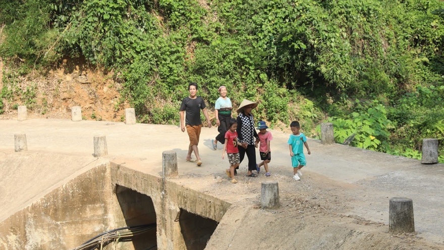 Cuộc sống khởi sắc của bà con bản Chiềng sau 4 năm có cầu vượt lũ