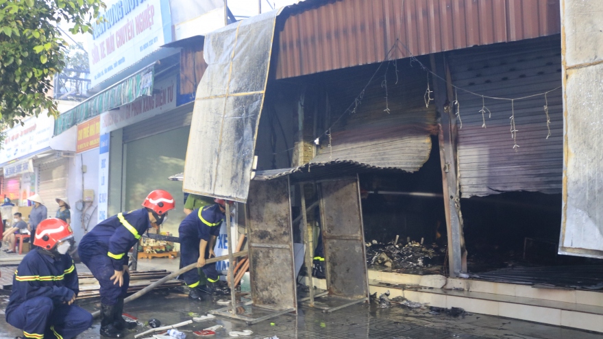 Cháy lớn tại cửa hàng vật liệu xây dựng trong đêm tại Hải Phòng