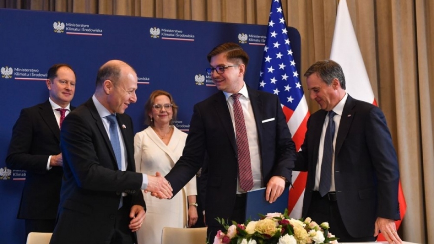 Ba Lan ký hợp tác với Mỹ để xây dựng nhà máy điện hạt nhân