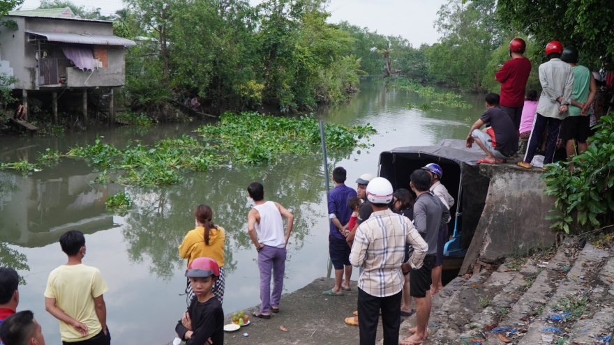 Ba chị em trong cùng gia đình đuối nước thương tâm