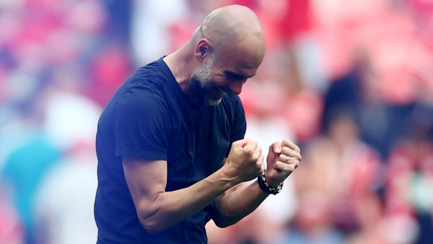 Thắng MU, HLV Guardiola bắt đầu nghĩ về cú ăn ba với Man City