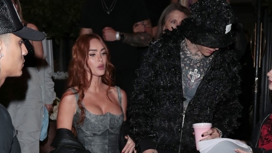 Megan Fox nóng bỏng đi ăn tối cùng tình trẻ sau khi xác nhận tái hợp
