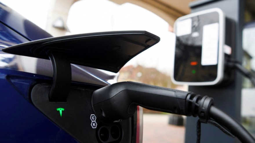 Đức dành 900 triệu euro trợ cấp cho hệ thống sạc xe điện tử