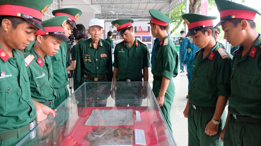 Triển lãm Chủ tịch Hồ Chí Minh với phong trào thi đua ái quốc