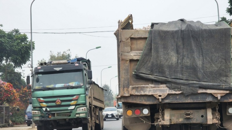 Hà Nội: Xe tải đại náo đường liên xã ở Mỹ Đức, dân bất an