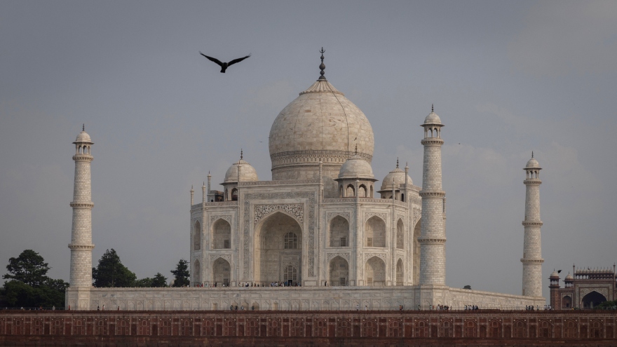 Ấn Độ nới lỏng quy định về Covid-19 với khách quốc tế