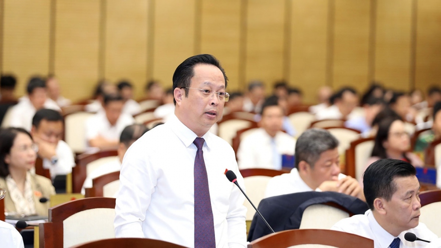 "Chỗ học Hà Nội không thiếu, phụ huynh xếp hàng là muốn con vào trường tốt"