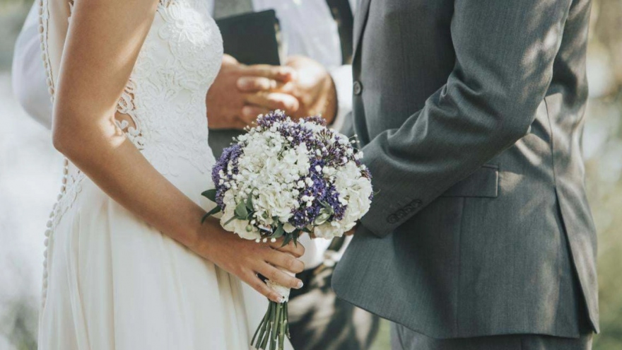 Anh vợ đột nhiên muốn kết hôn ở tuổi 60