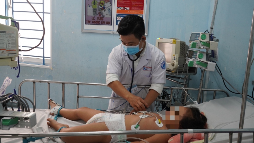 TP.HCM được cung ứng thuốc điều trị bệnh tay chân miệng nặng