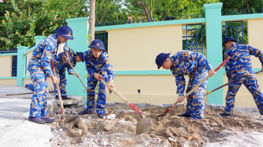 Lữ đoàn 146 hỗ trợ Trường mầm non Trường Sa cải tạo cảnh quan môi trường