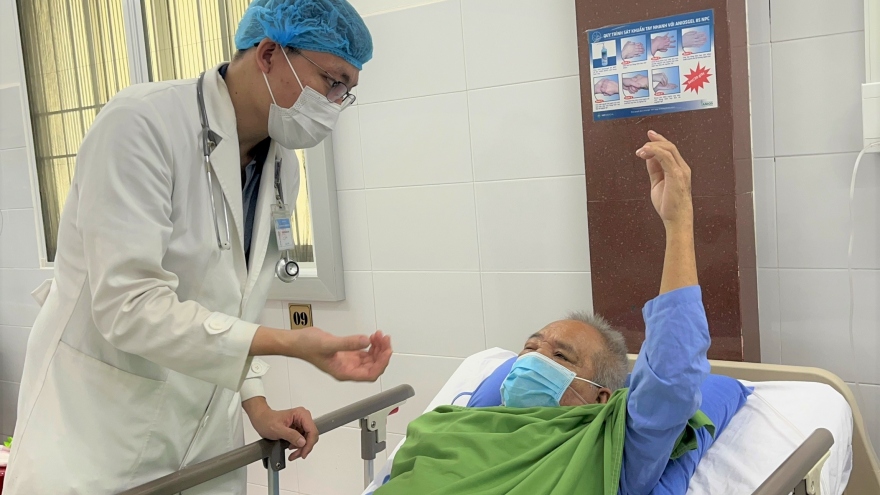 Cứu sống bệnh nhân cùng lúc nhồi máu cơ tim và đột quỵ nguy kịch ở Cần Thơ