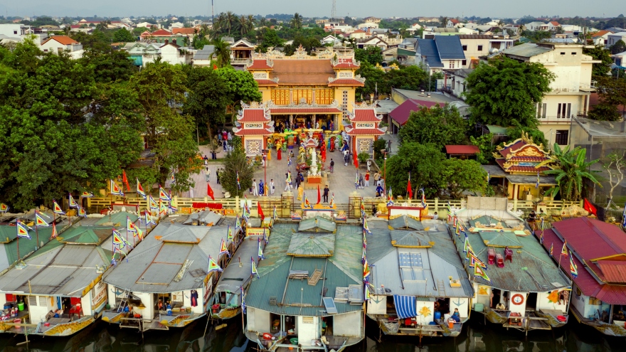 Lễ hội điện Huệ Nam thu hút đông đảo khách thập phương